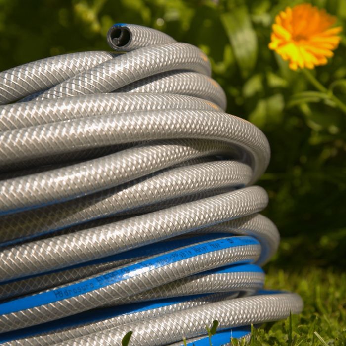 HydroSure Everflow Anti-Kink Garden Hose Pipe - 13mm x 25m. Arrives complete with overflow technology & high-strength polyester yarn to guarantee undisrupted water flow.