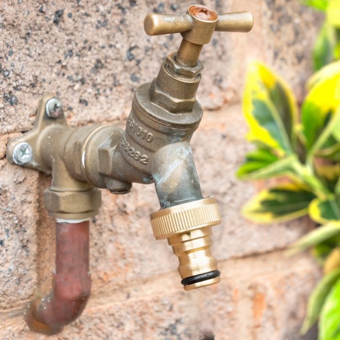 HydroSure Brass Bib Tap Outside Tap Kit – ½” Inlet – ¾” Outlet. For complete watering flexibility, install this tap connector to the tap for easy click-click connection. Garden watering solutions.